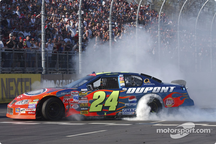 nascarcup-2005-mar-tm-0135.jpg